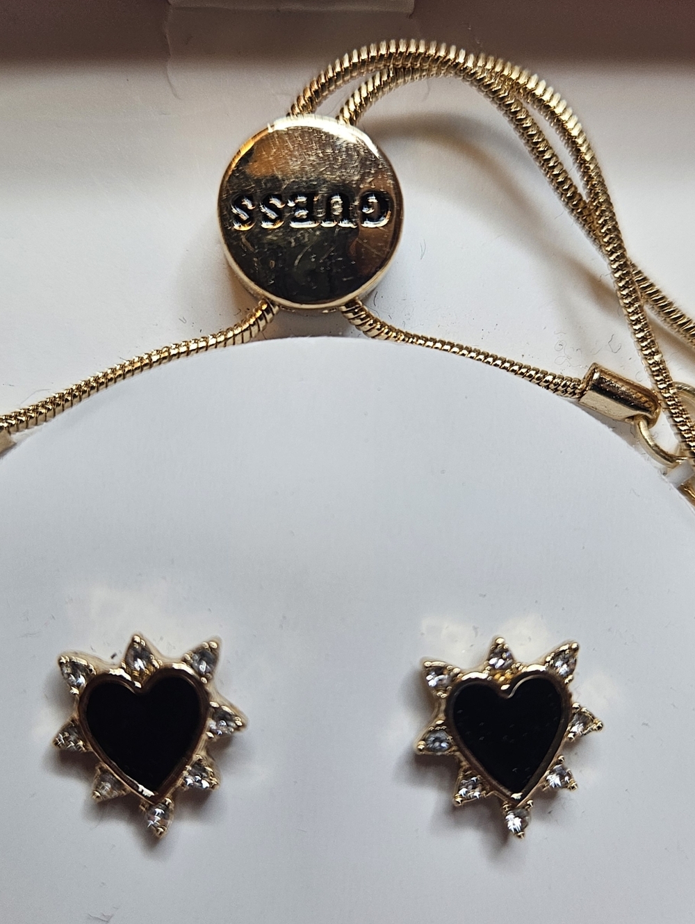 GUESS Gold-Tone Charm Bracelet & Black Heart Stud Earrings Set NIB - Picture 4 of 9